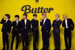 [AJP 데스크 칼럼] 기대와 부담 사이, BTS의 봄