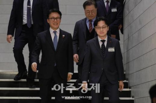 [포토] ​​​​​​​김민석 국무총리·김정관 산업통상부 장관, 2026년 경제계 신년인사회 참석