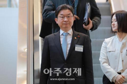 [포토] 이억원 금융위원장, 2026년 경제계 신년인사회 참석