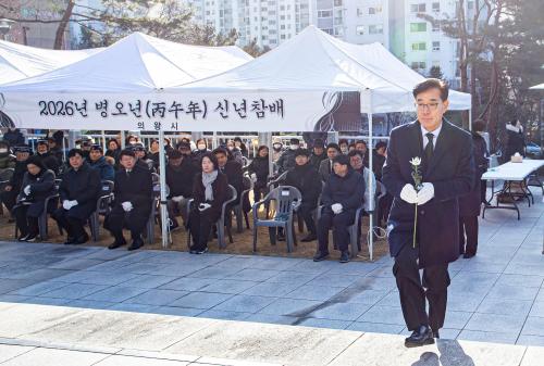 의왕시의회, 새해 첫 일정 현충탑 참배…"시민 행복 최우선"