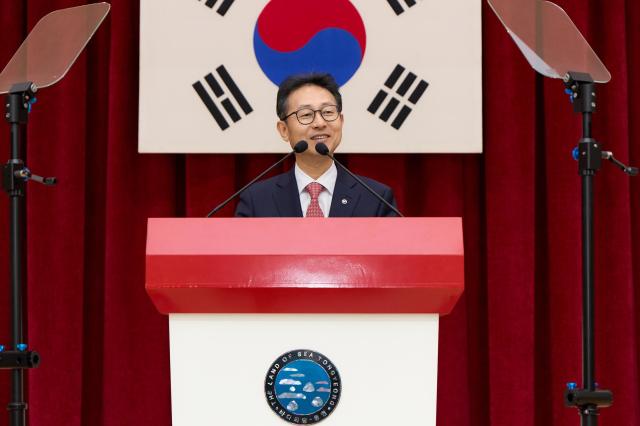 "한파에도 끄떡없다"...김해 와인동굴, 겨울 이색 힐링 명소로 '북적' - 뉴스 썸네일 이미지