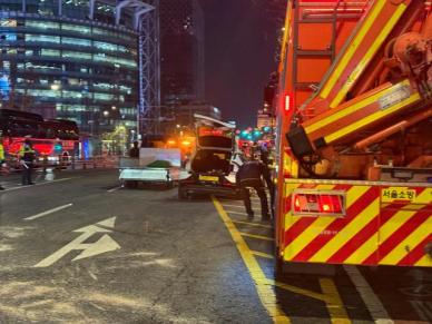 종각역 인근 택시 연쇄 충돌 사고…1명 사망·9명 부상