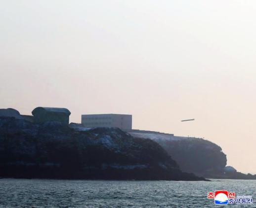 李 방중날에…합참 北, 동해상으로 미상 탄도미사일 발사