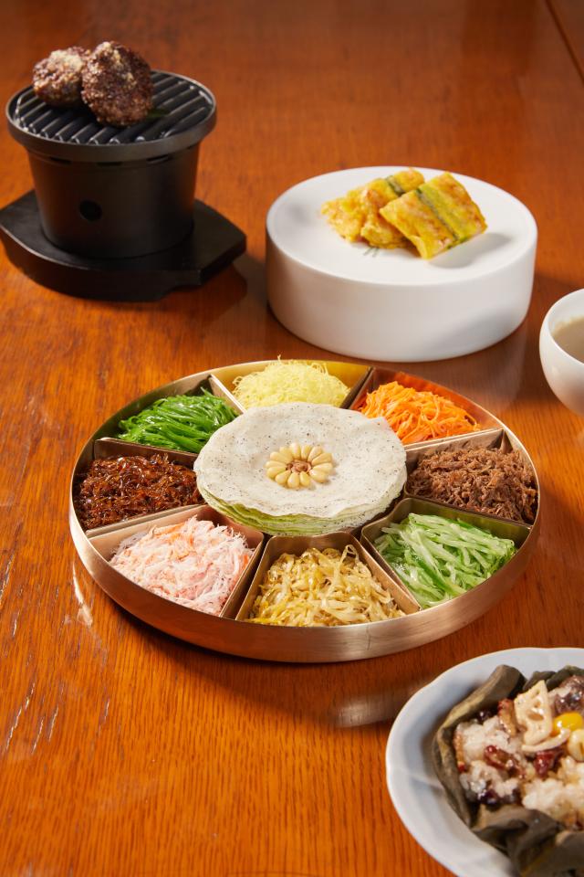 메이필드호텔 서울의 전통 한식당 봉래헌은 이금희 수석 조리장의 ‘흑백요리사 시즌2’ 출연을 기념해 겨울 한정 프리미엄 코스 ‘화연花宴’을 내달 27일까지 선보인다 사진메이필드호텔 서울