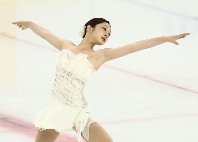 4일 서울 목동아이스링크에서 열린 제80회 전국남녀 피겨스케이팅 종합선수권대회 겸 국가대표 2차 선발전 여자 싱글 프리스케이팅에서 신지아세화여고가 연기를 펼치고 있다 사진연합뉴스
