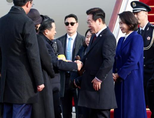 이재명이 한국 공산화 할 것... 여론조사 결과에 갑론을박