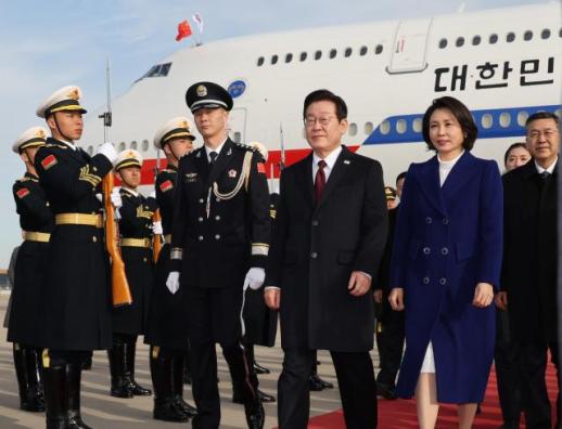 이재명이 한국 공산화 할 것... 여론조사 결과에 갑론을박