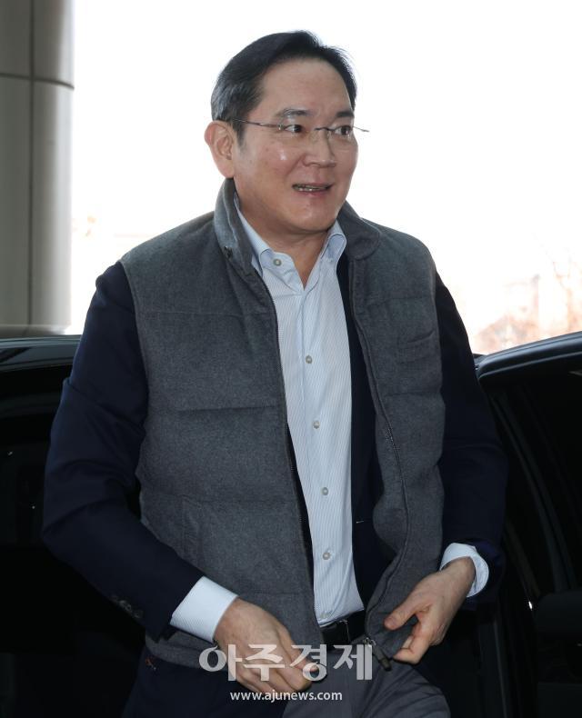 [포토] 중국으로 출국하는 ​​​​​​​이재용 삼성전자 회장