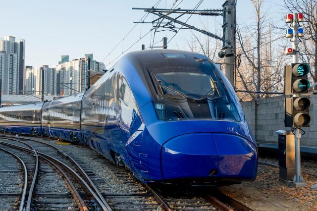 현대로템, 시속 320㎞급 2세대 EMU-320 초도분 조기 출고