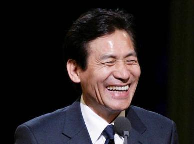 국민 배우 안성기 별세... 향년 74세