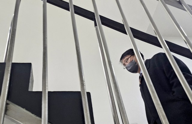 통일교가 정치권 인사들에게 접근하는 통로 역할을 했다는 의혹을 받는 통일교 산하단체 천주평화연합UPF 송광석 전 회장이 지난달 24일 서울 서대문구 경찰청에 출석하고 있다 사진연합뉴스