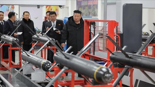 北, '극초음속미사일' 발사훈련 진행…통일부 "상황 지켜볼 것"(종합)