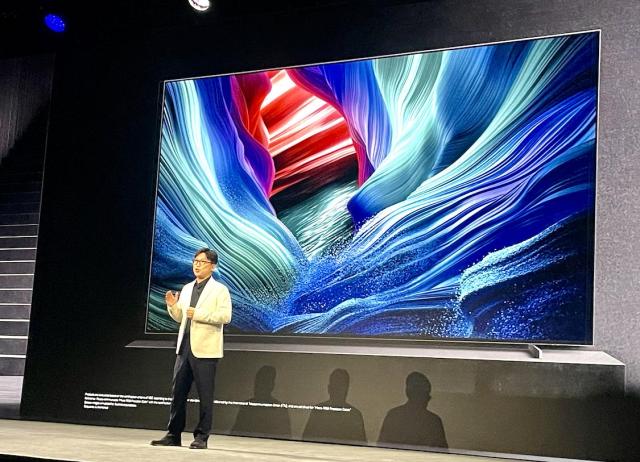 [CES 2026] 삼성 '초대형', LG '초슬림'… 中 공세 제치고 프리미엄 TV 진화