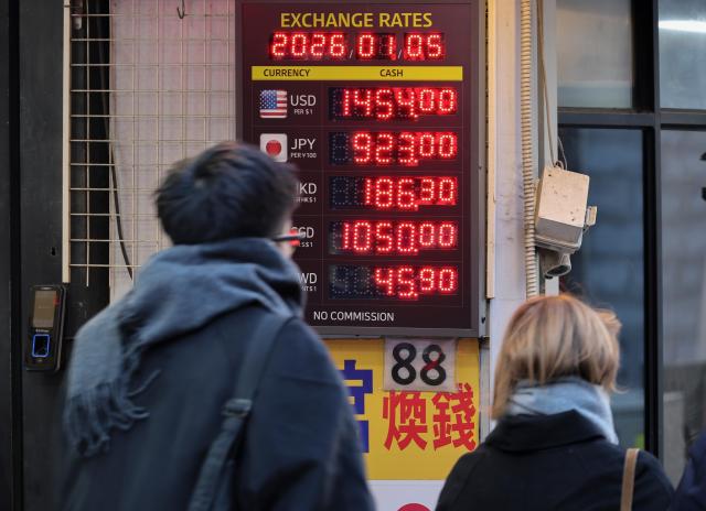 On Jan 5 foreign exchange rates are displayed at a currency exchange office in Seoul’s Myeong-dong AJP You Na-hyun
