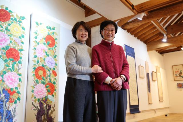 Brushstrokes of heritage: A mother-daughter duo redefine tradition in Bukchon