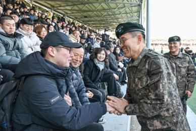 김규하 육군총장, 새해 첫 입영식 주관 "여러분이 미래"