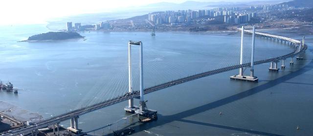 Incheon's third sea bridge opens with world's highest bridge observatory