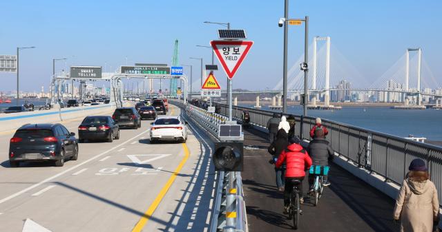 Vehicles travel on the Incheon Third Yeonryuk Bridge connecting Yeongjong Island and Cheongna International City in Incheon after its opening in the afternoon Jan 5 2026 Yonhap