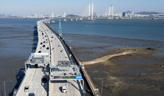 Vehicles travel on the Incheon Third Yeonryuk Bridge connecting Yeongjong Island and Cheongna International City in Incheon after its opening in the afternoon Jan 5 2026 Yonhap