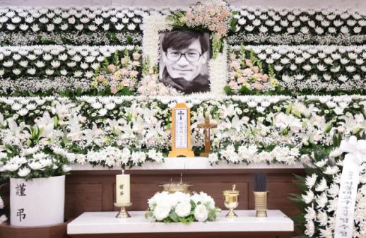 [슬라이드 포토] 슬픔에 잠긴 고(故) 안성기 빈소