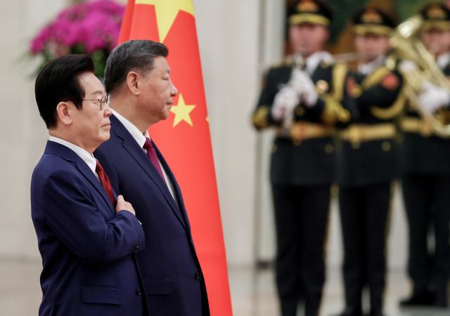 Lee, Xi push economic cooperation as summit sidesteps regional flashpoints
