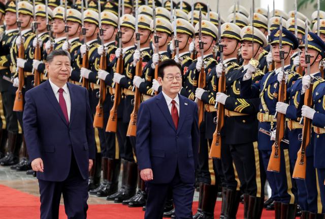 한·중, 바둑·축구 교류 추진 합의…靑 "서해 구조물 문제도 진전 기대"