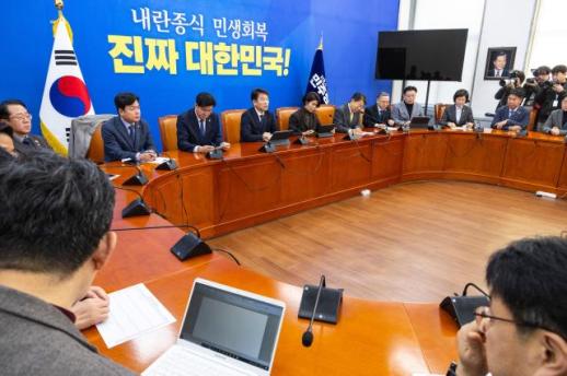 與 이혜훈·공천 헌금 공세 국민의힘, 극우 선동적 괴설