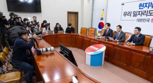 국민의힘 윤리위원 2명, 임명 하루 만에 사퇴