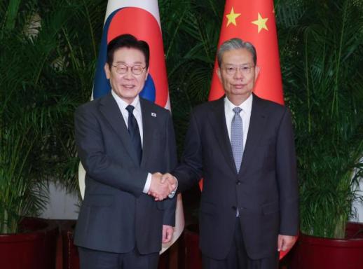 李在明会见中国全国人大常委会委员长赵乐际