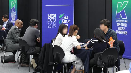 Triển lãm Thiết bị Y tế Hàn Quốc 2025 khai mạc tại EXCO ở Buk-gu Daegu vào ngày 20 tháng 6 năm 2025 ẢnhYonhap News