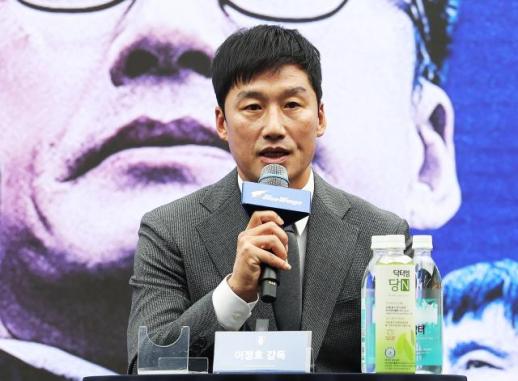 비주류 성공 신화 이정효, 몰락한 명가 수원을 택했다