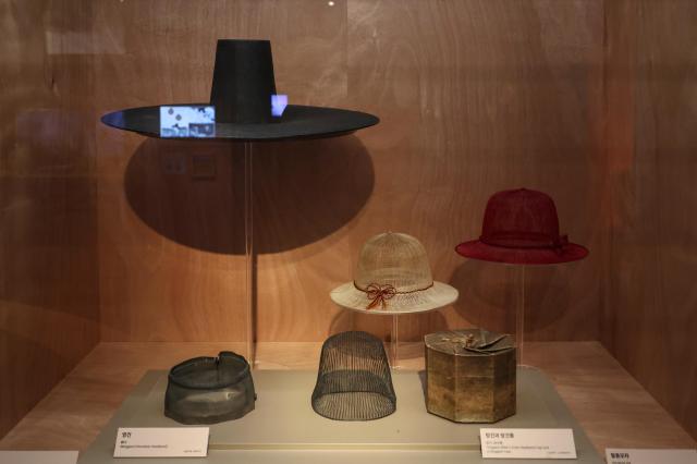 Horse-related artifacts are displayed at a special exhibition marking the Year of the Red Horse The Famous Feast of the Horse at the National Folk Museum of Korea in Jongno-gu Seoul on Jan 5 2026 AJP Yoo Na-hyun