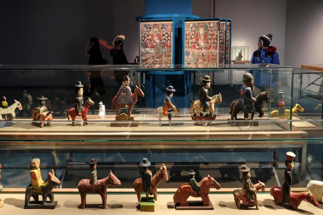 Horse-related artifacts are displayed at a special exhibition marking the Year of the Red Horse The Famous Feast of the Horse at the National Folk Museum of Korea in Jongno-gu Seoul on Jan 5 2026 AJP Yoo Na-hyun