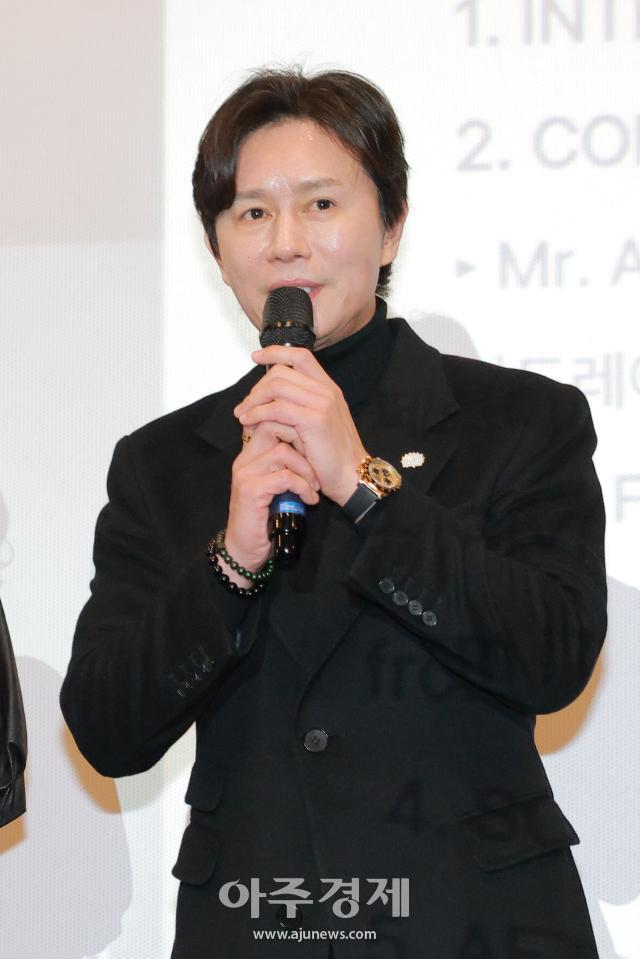 [포토] 김민종, 故 안성기 추모하며…가슴엔 추모 배지