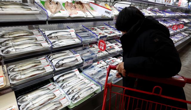 해수부, 고등어 가격 뛰자 비축물량 2천톤 할인 방출