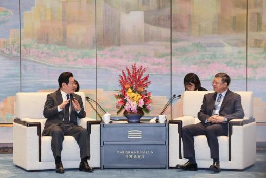 李在明与上海市委书记陈吉宁举行晚宴前会谈