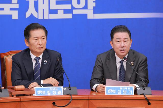 "버틴다" 김병기 vs "나가라" 與.. 정청래 '제명' 결단할까