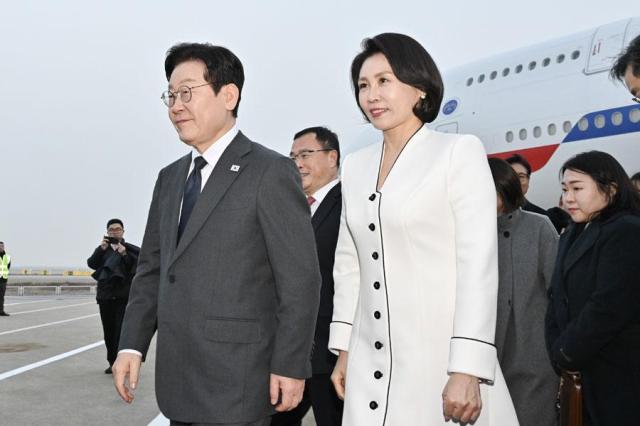 Lee begins final leg of China trip with startup forum in Shanghai