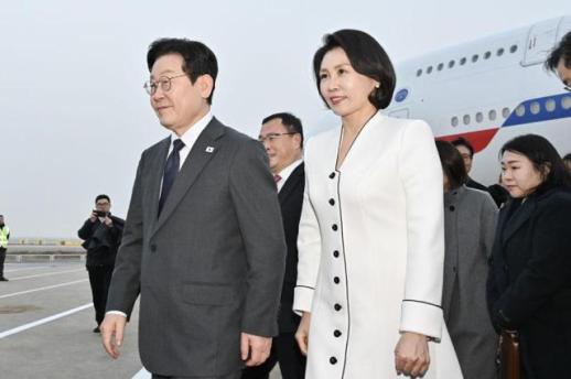 Lee begins final leg of China trip with startup forum in Shanghai