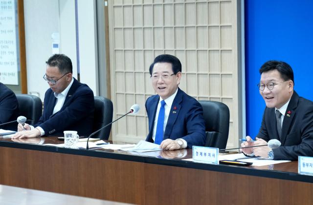 김영록 지사, "청렴·즐거운 직장문화·행정통합 새해 역점"