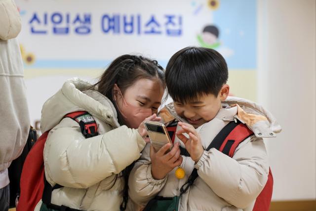 Around 500 elementary schools in Seoul welcome new students