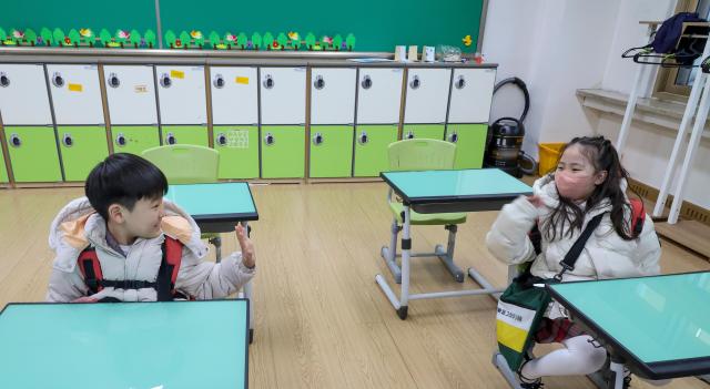 A preliminary enrollment session for first-grade students is underway at Ujang Elementary School in Gangseo-gu western Seoul on Jan 6 AJP Yoo Na-hyun