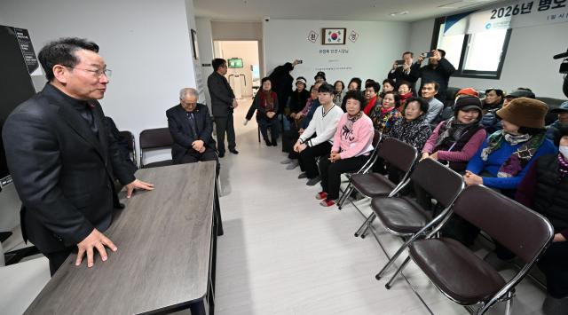 유정복, 인천형 스마트 경로당 방문해 어르신들과 직접 소통