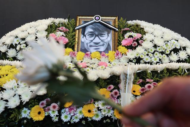 Cinematic society bids farewell to late actor Ahn Sung-ki