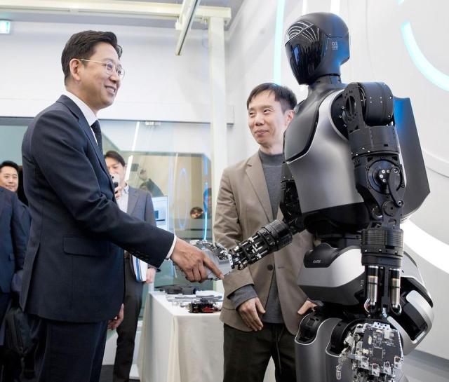 "피지컬 AI 경쟁 이제 시작"…정부, 단절됐던 로봇 예산 '재시동'