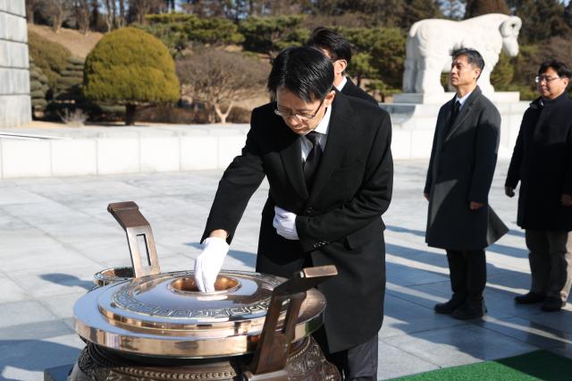 백승보 조달청장, 새해 맞아 간부들과 대전현충원 참배