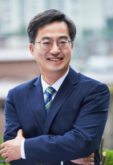 [강대웅의 정문일침(頂門一鍼)] 김동연, 차기 경기도지사 후보 적합도 압도적 우위 점했다