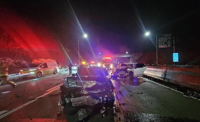 서해안고속도로서 경찰관·견인차 기사 숨지게 한 30대…"크루즈 기능 켰다"