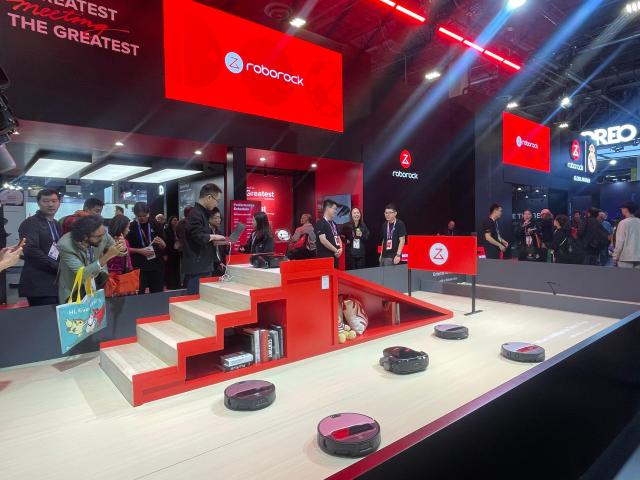 [CES 2026] 中이모님, 8.5cm 계단 오르내리고 물걸레질 '척척'