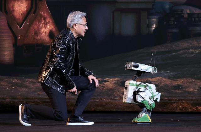 Nvidia CEO Jensen Huang delivers a keynote alongside a robot at Nvidia’s CES 2026 Live event at the Fontainebleau hotel in Las Vegas Nevada on Jan 5 Yonhap